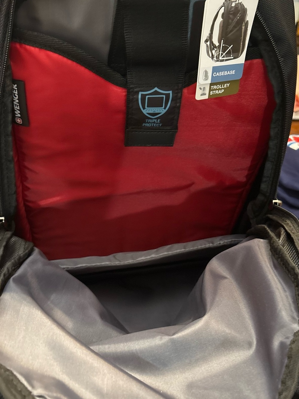 Wenger Pillar Black Laptop Backpack with Trolley Strap and Case base -NWT - Picture 8 of 11